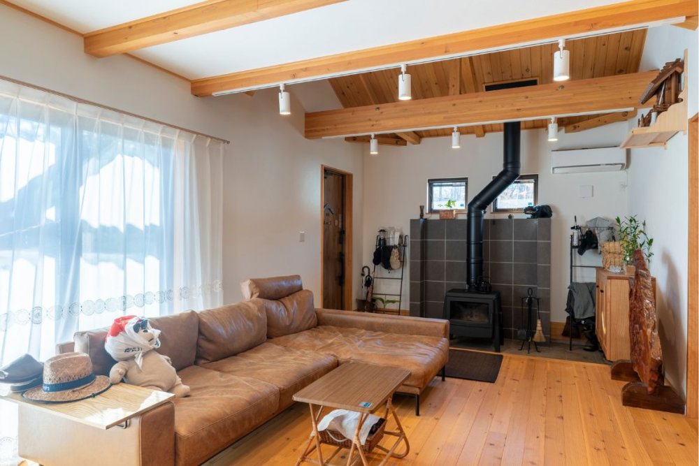 大らかな間取りで、古き良きものと暮らす家